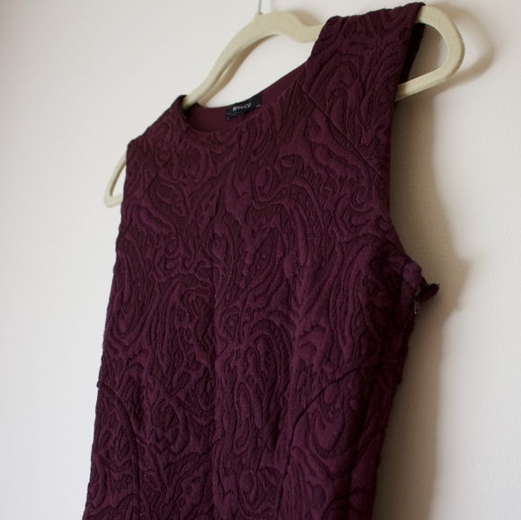 RW&Co. | Burgundy Midi Fitted Dress Sleeveless - Picture 2 of 8